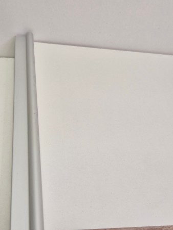 Hvit plate med aluminium smal profil 150-180cm (pris pr dør)