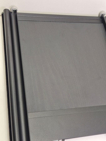 Sort struktur plate med sort tykk profil 300-360cm 4 dører (pris pr dør)