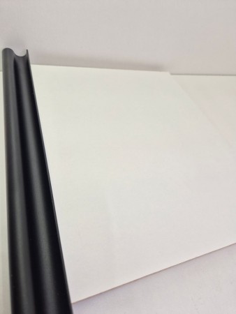 Hvit plate med sort tykk profil 315-375cm 3 dører (pris pr dør)