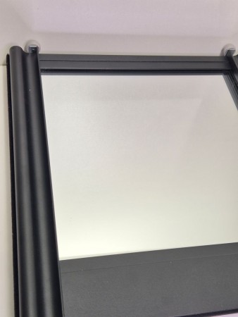 Klart speil med sort tykk profil 240-300cm 4 dører (pris pr dør)