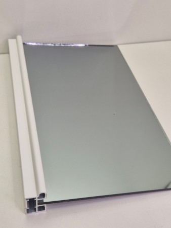 Sotet speil med hvit smal profil 240-300cm 4 dører (pris pr dør)