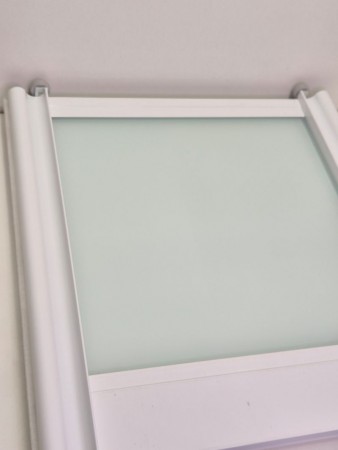 Grønt glass med hvit tykk profil 420-490cm 4 dører (pris pr dør)